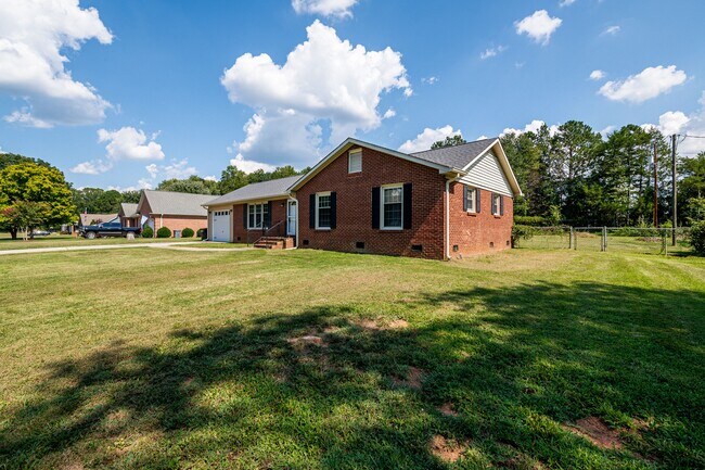 Foto del edificio - 114 Cottonwood Dr