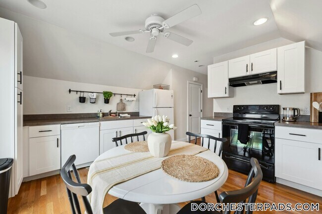 Building Photo - 25 Edison Green
