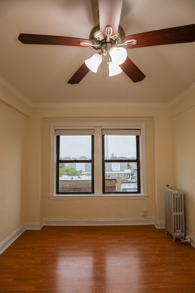 Building Photo - 6233 N Winthrop Ave