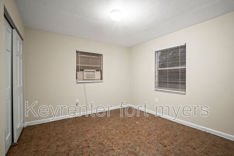 Primary Photo - 322B Louise Ave