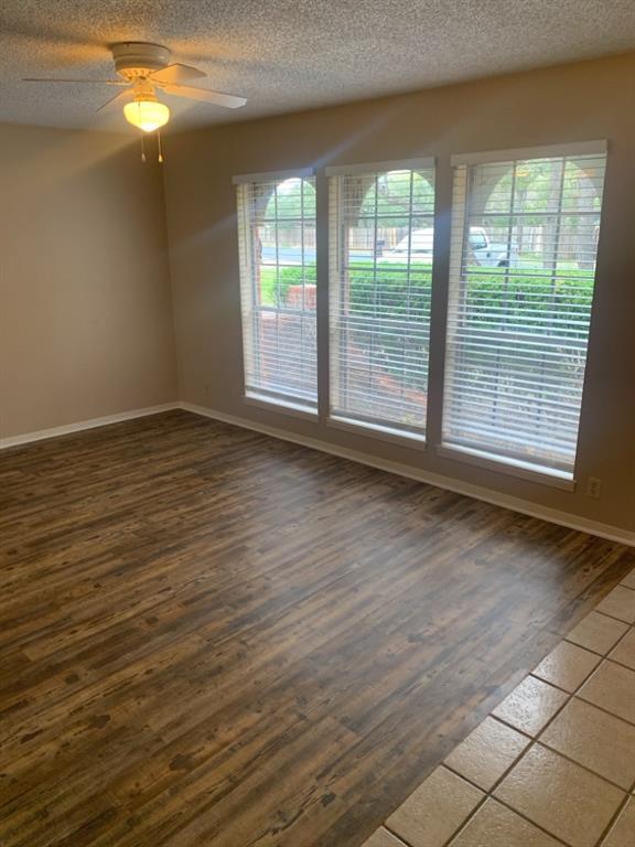 Foto del edificio - 9207 Shady Oaks Dr