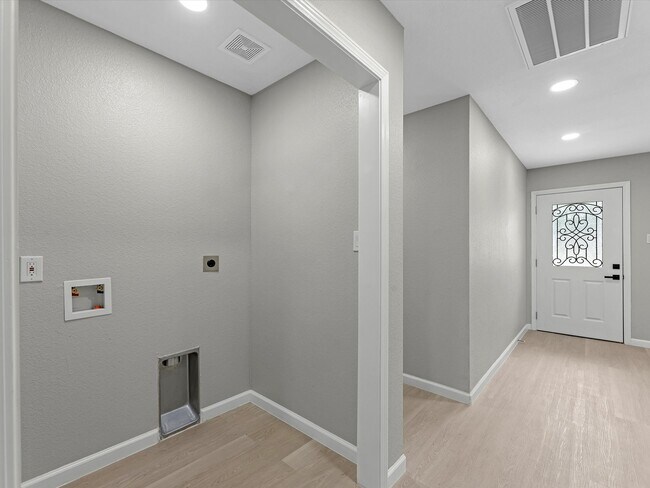 Building Photo - 5039 Briscoe St