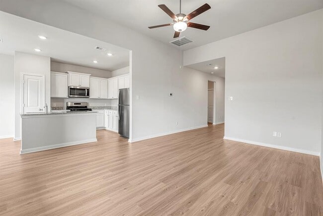 Building Photo - 401 Polly Grv Dr