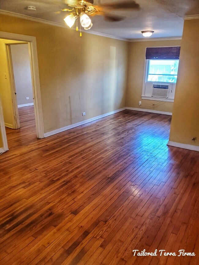 living area - 909 Ohio Ave