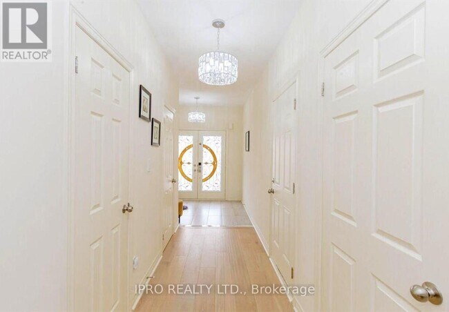 Building Photo - 513 Bessborough Dr