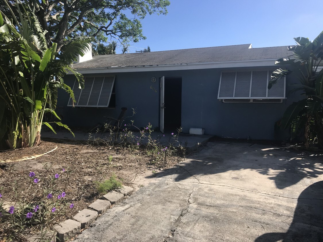 Foto principal - 604 SW 6th Ave