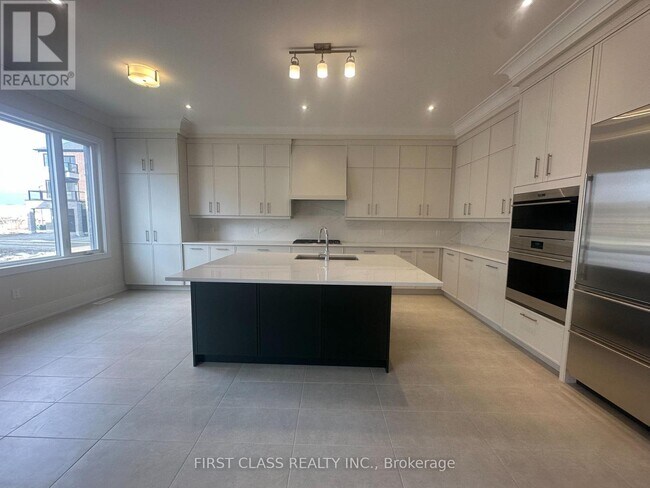 Building Photo - 8 Balance Cres