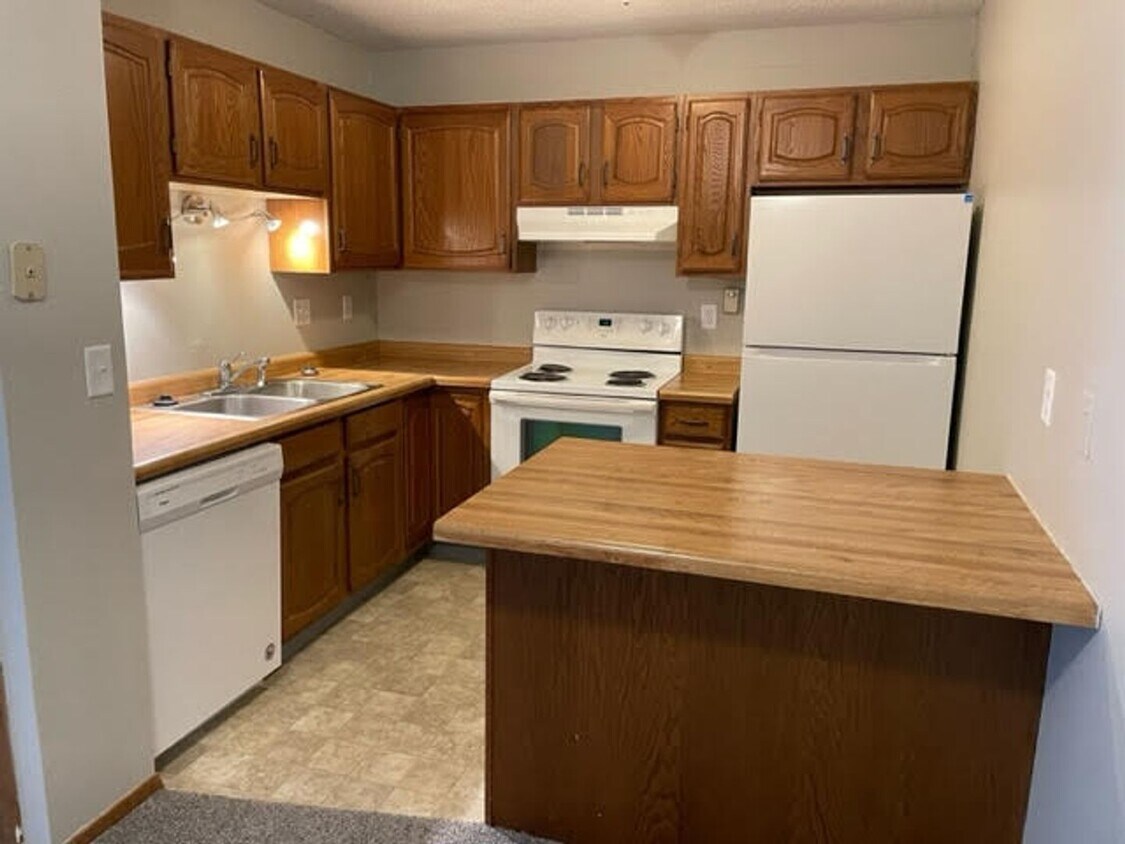 Primary Photo - Spacious newly updated 2 bed, 2 bath Townh...