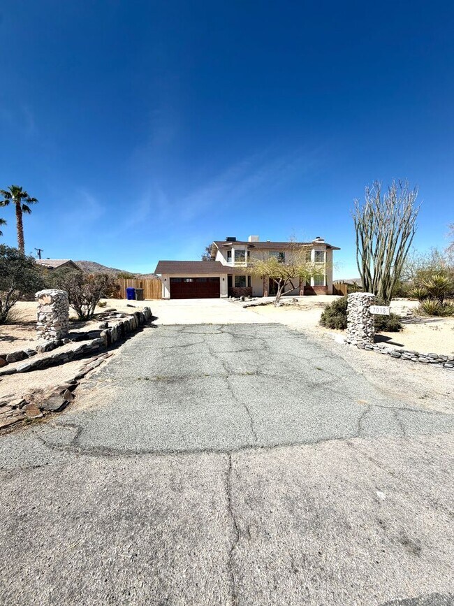 Building Photo - 4 Bedroom, 3 Bathroom with Office Near National Park
