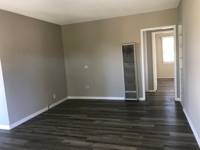 Foto del edificio - TWO BEDROOM HOUSE IN LAKEWOOD--GREAT LOCATION--CALL US TODAY!!