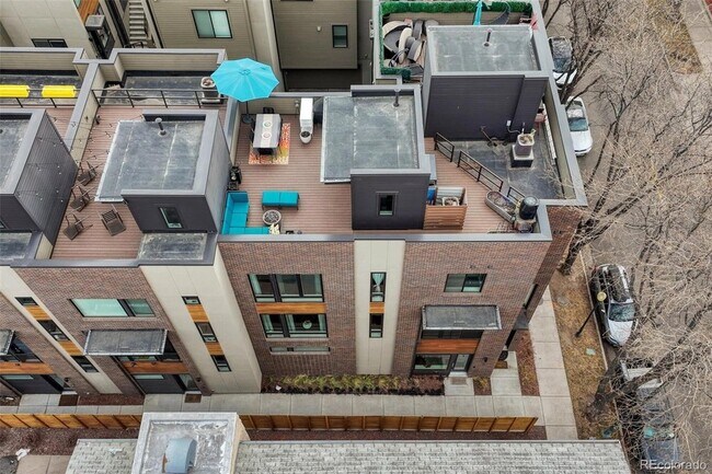 Foto del edificio - 2432 N Washington St