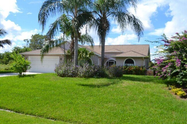 Building Photo - 1672 SW Cameo Boulevard  Port Saint Lucie ...