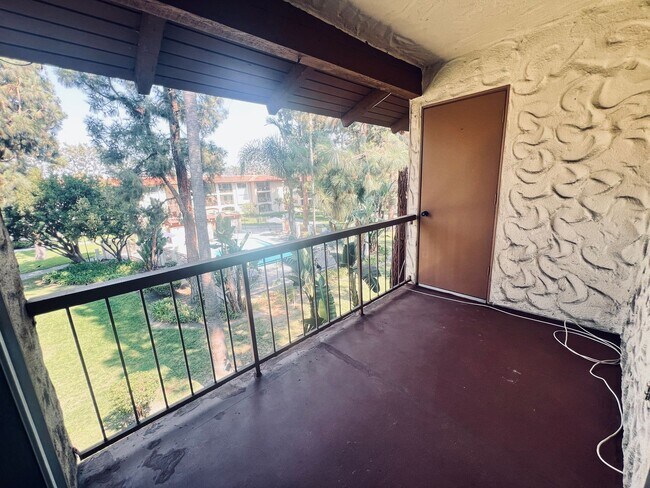 Foto del edificio - San Diego Mission Remodeled Top Floor One ...