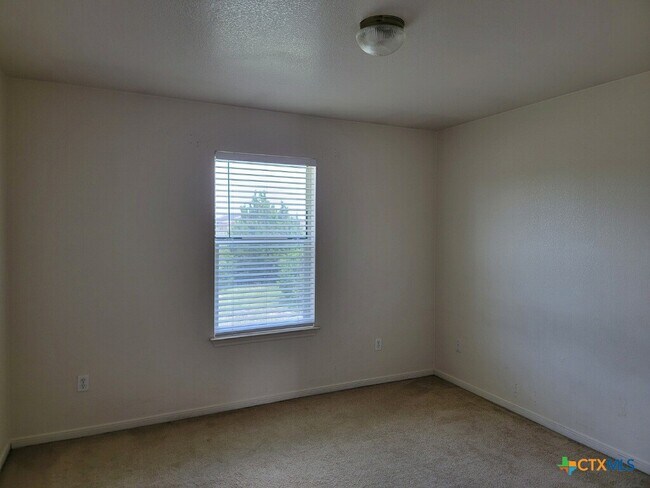 Building Photo - 4204 Primrose Dr