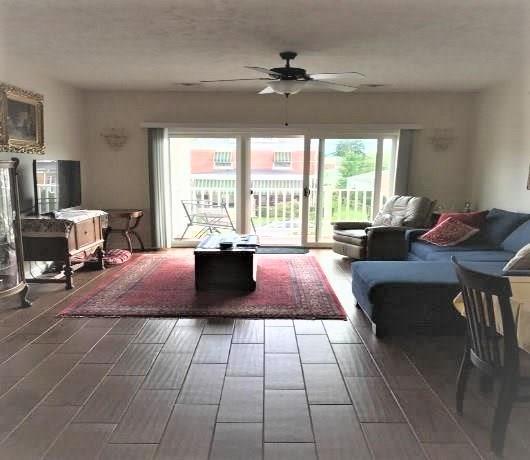 Foto del edificio - 235 W Main St