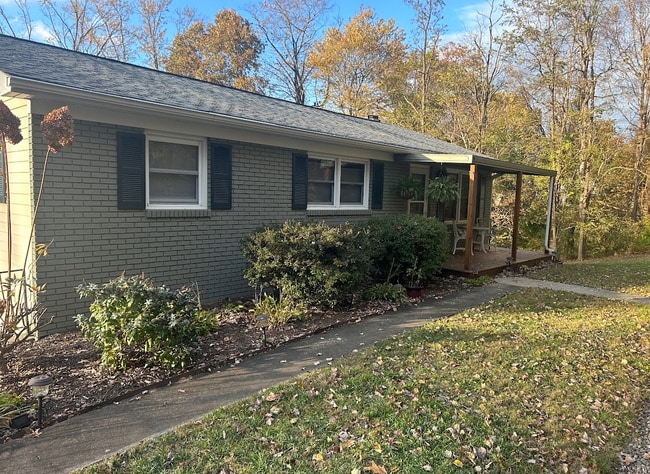 Building Photo - 44 Maple Ave