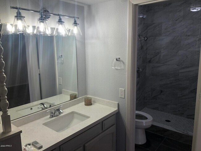 Foto del edificio - 730 W Sterling Pl