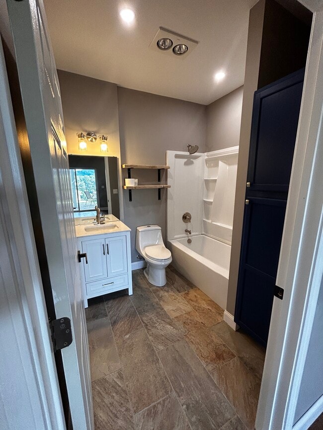 Foto del edificio - 4 Southern Way Ln