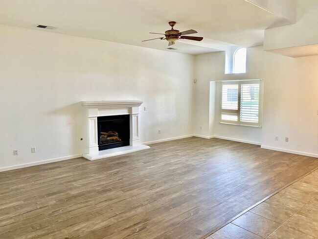 Foto del edificio - Spacious North Fresno 4/3 (Fugman Elementa...