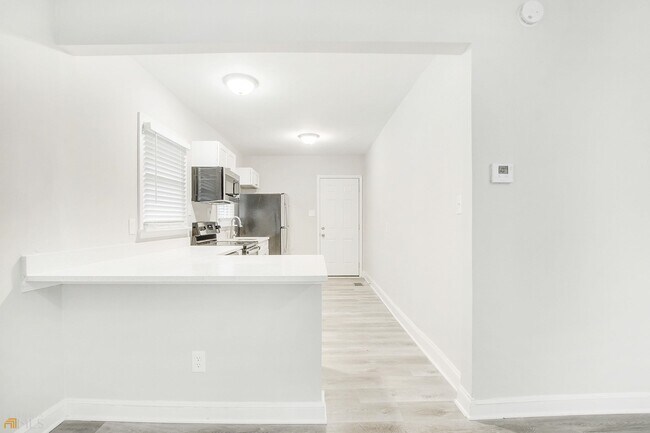 Building Photo - 1760 Spring Ave