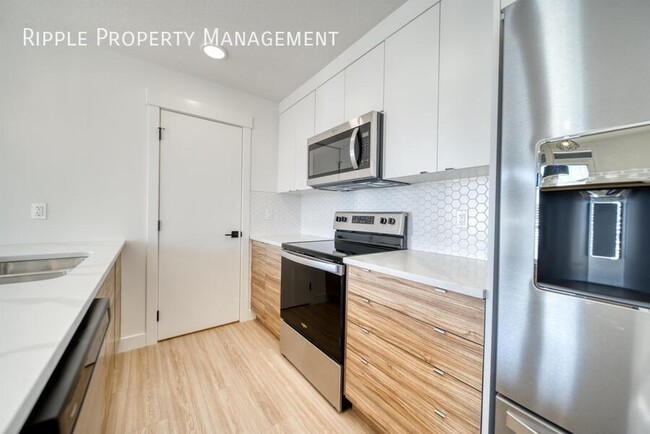 Photo du bâtiment - 50% OFF YOUR FIRST MONTHS RENT! AMAZING 3 ...