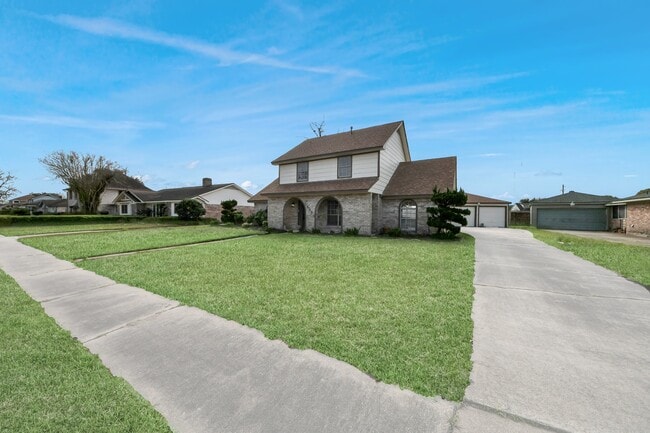Building Photo - 15423 Ridingwood Dr