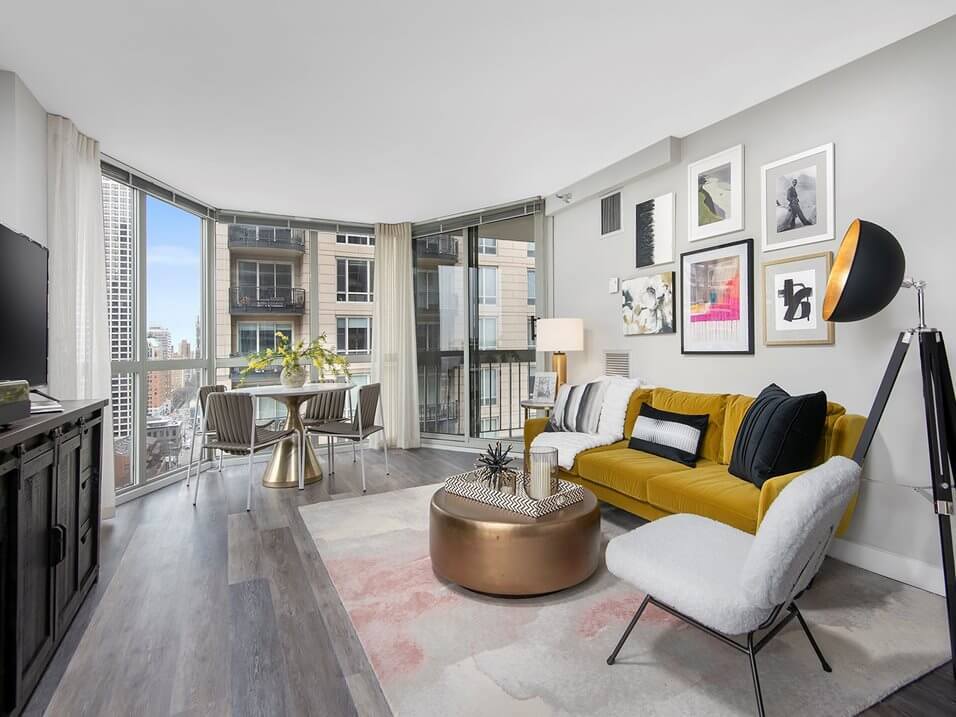 Primary Photo - 40 E Delaware Pl