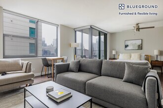 Building Photo - 77 W Huron St