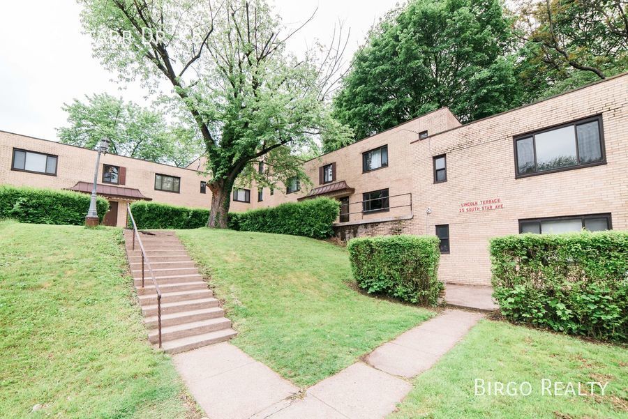 Primary Photo - A Spacious 1 Bed/1 Bath APARTMENT in BELLE...
