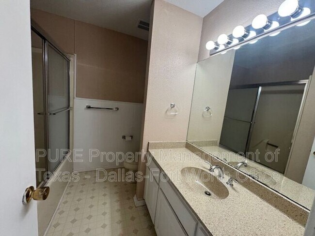 Foto del edificio - 6321 Kelly Dr