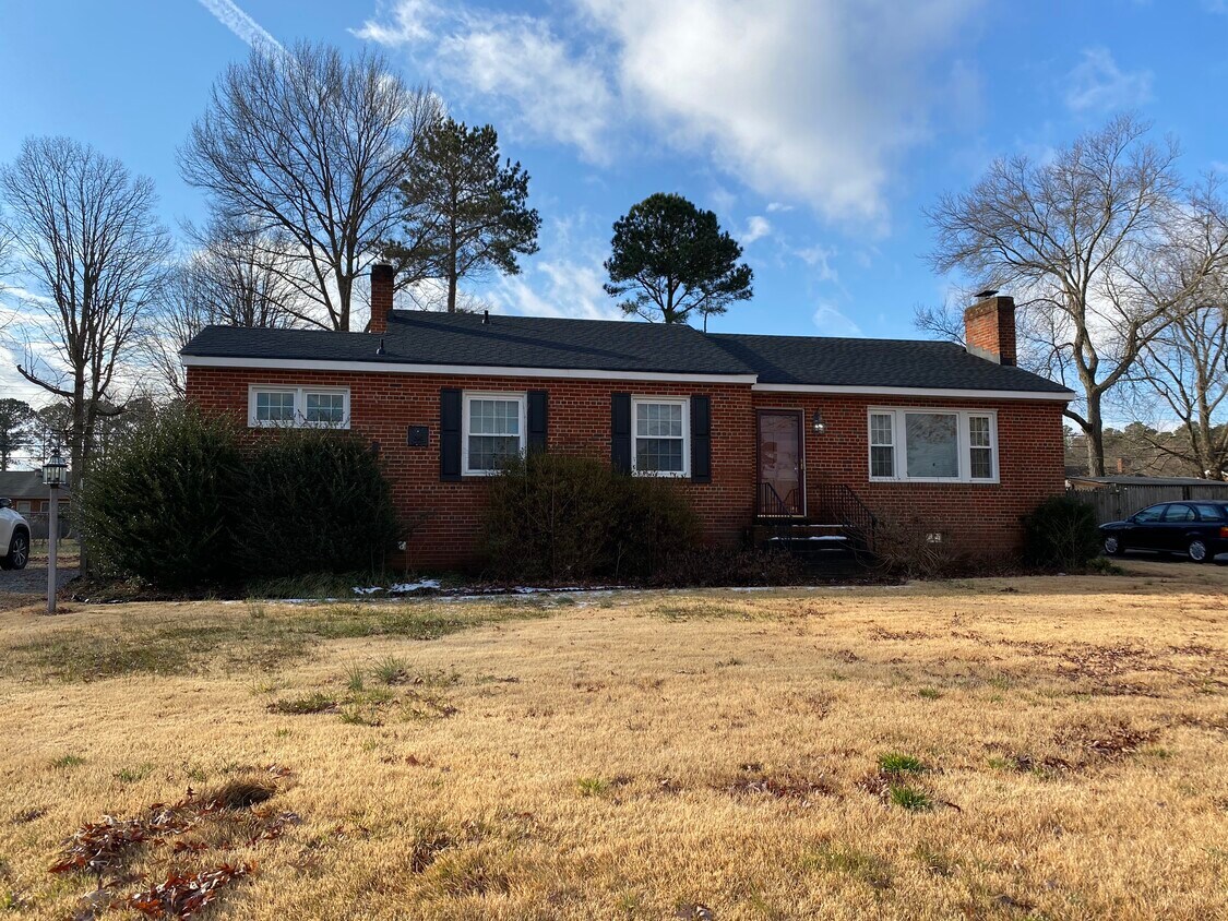Primary Photo - 3307 Lanceor Dr
