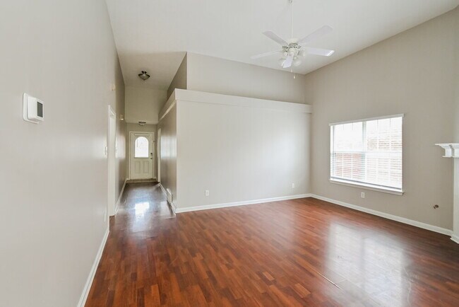 Foto del edificio - 2835 Misty Briar Cove