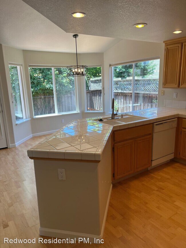 Building Photo - 3 br, 2 bath House - 805 Riesling Road