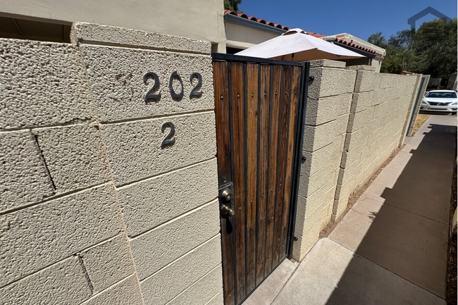 Photo - 3202 W Loma Ln Unit 2 Townhome