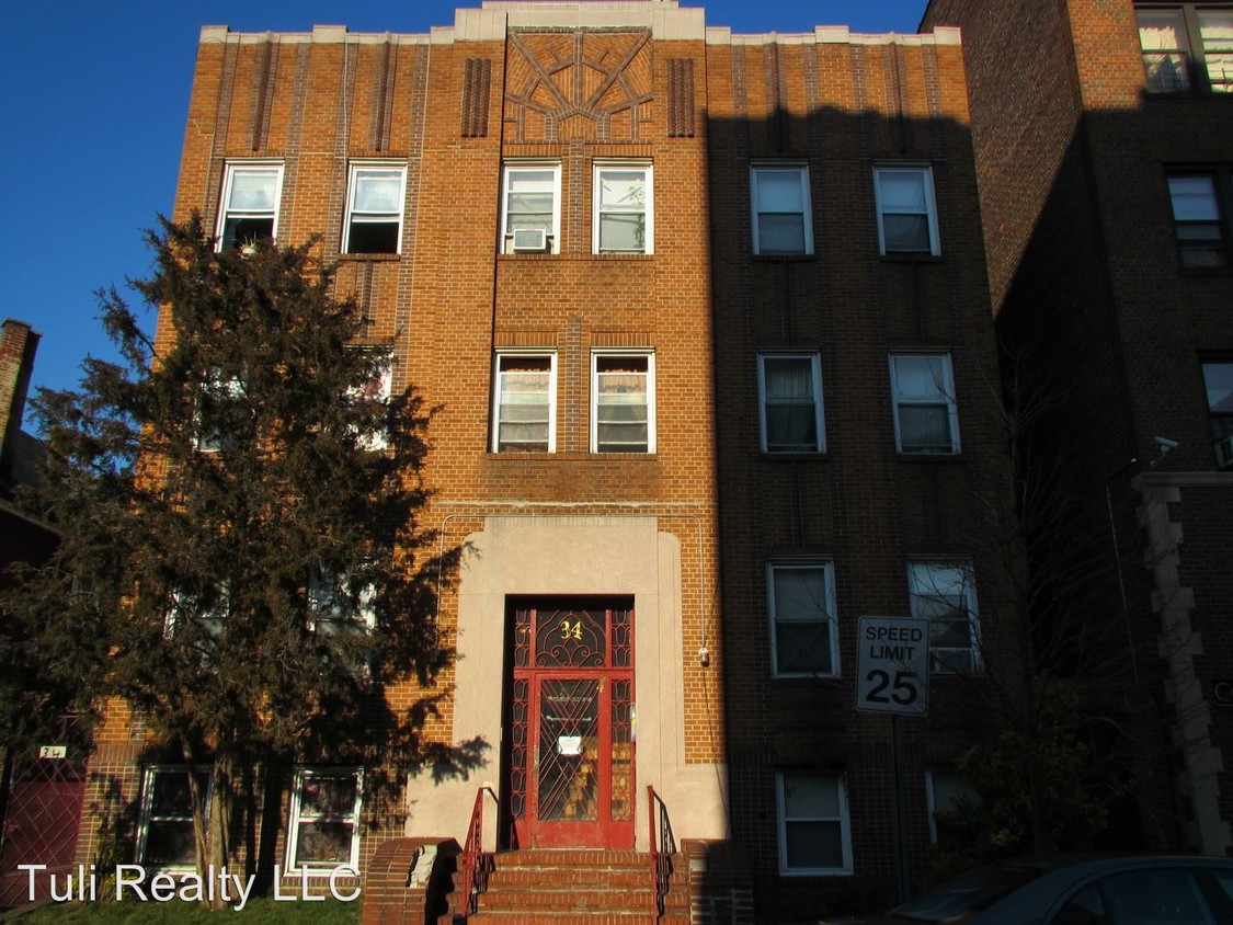 Primary Photo - 34 Kensington Ave