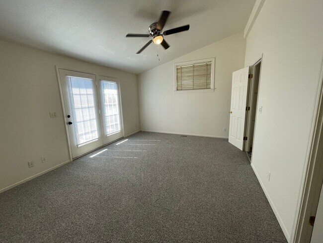 Building Photo - Lovely 3/2 West Petaluma  - 1873 Mtn. View...