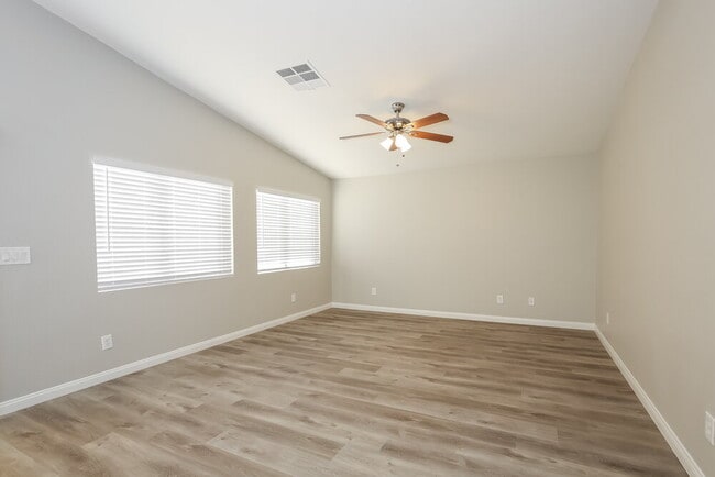 Foto del edificio - 1417 Iris Kelly Ave