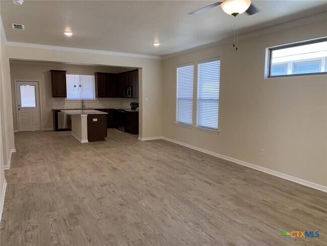 Foto del edificio - 612 Ripplewood Dr