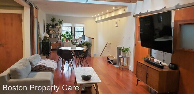 Building Photo - 3 br, 2.5 bath House - 157 Babcock St #3
