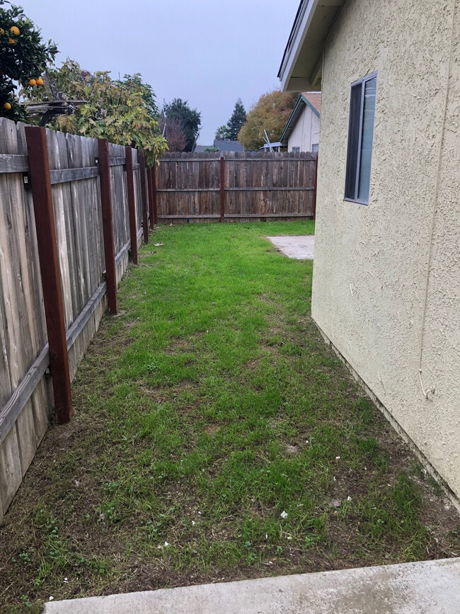 Building Photo - 25 W Swallow St