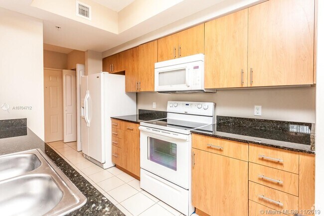 Building Photo - 9345 SW 77th Ave