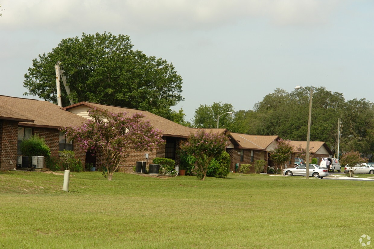 Building Photo - Banyan Woods Apartments