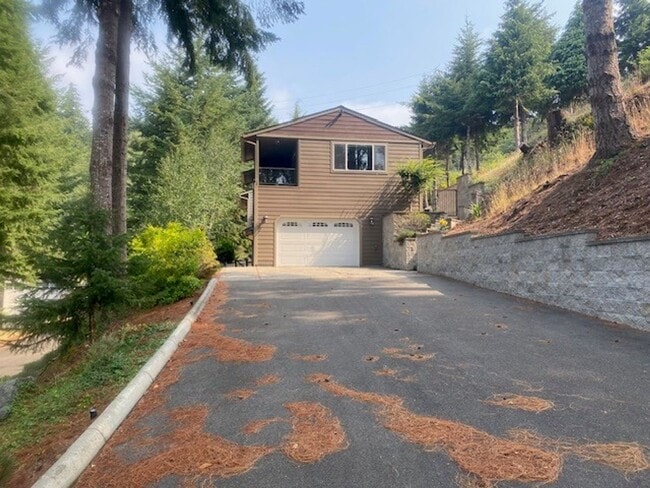 Building Photo - STUNNING country living in beautiful Coos ...