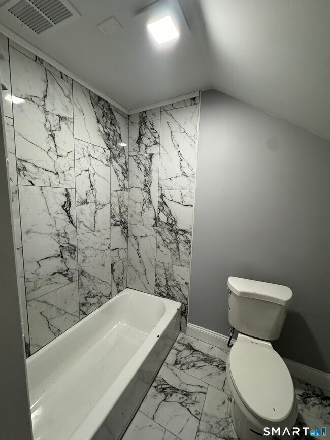 Building Photo - 231 Davenport Ave