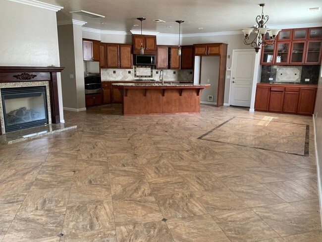 Foto del edificio - Elegant 5 Bedroom SE Visalia home for rent!