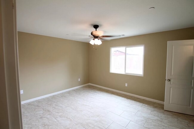 Building Photo - 909 Gladys Way