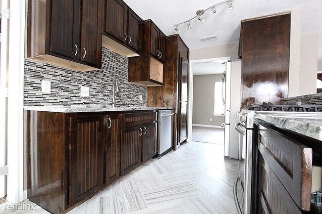 Building Photo - 3 br, 2 bath House - 10904 Humington Drive