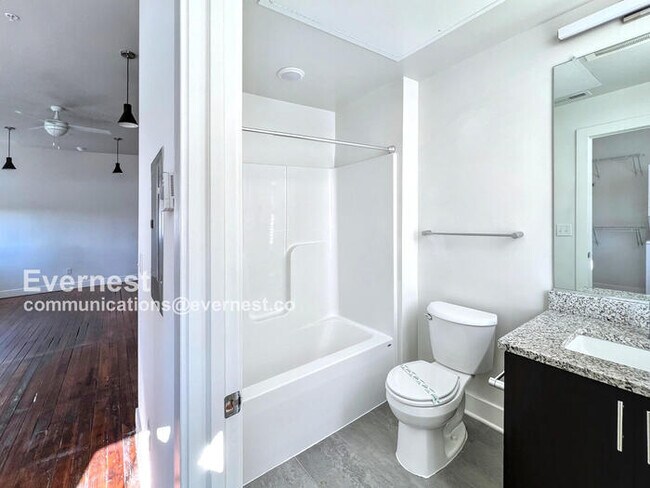 Building Photo - 17 W Main St