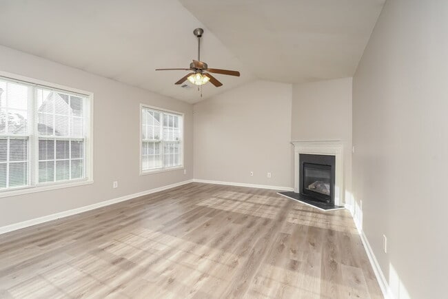 Building Photo - 4031 Village Park Ct