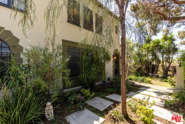 Building Photo - 1336 S Highland Ave